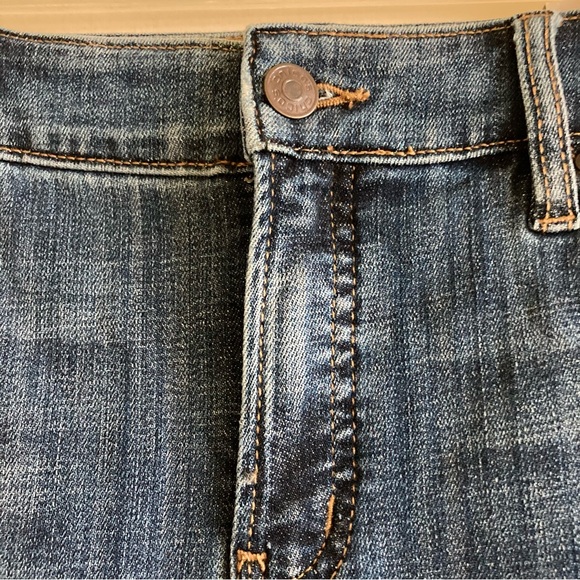 Chico's Girlfriend Slim Leg Crop Jeans | NWT - Picture 5 of 10